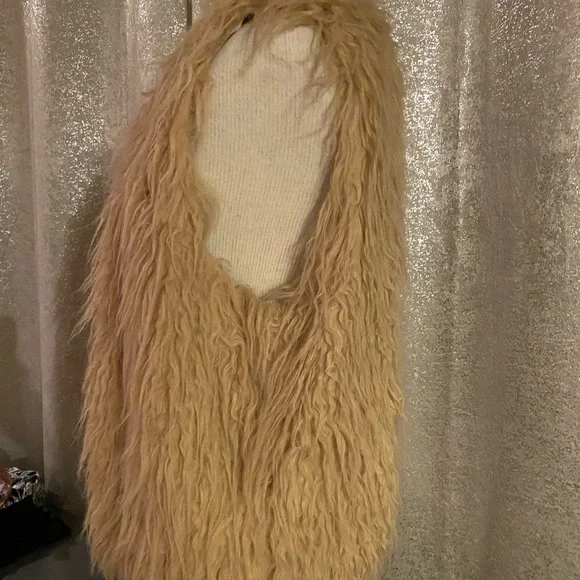 American Eagle Outfitters Faux fur Vest - Picture 2 of 3
